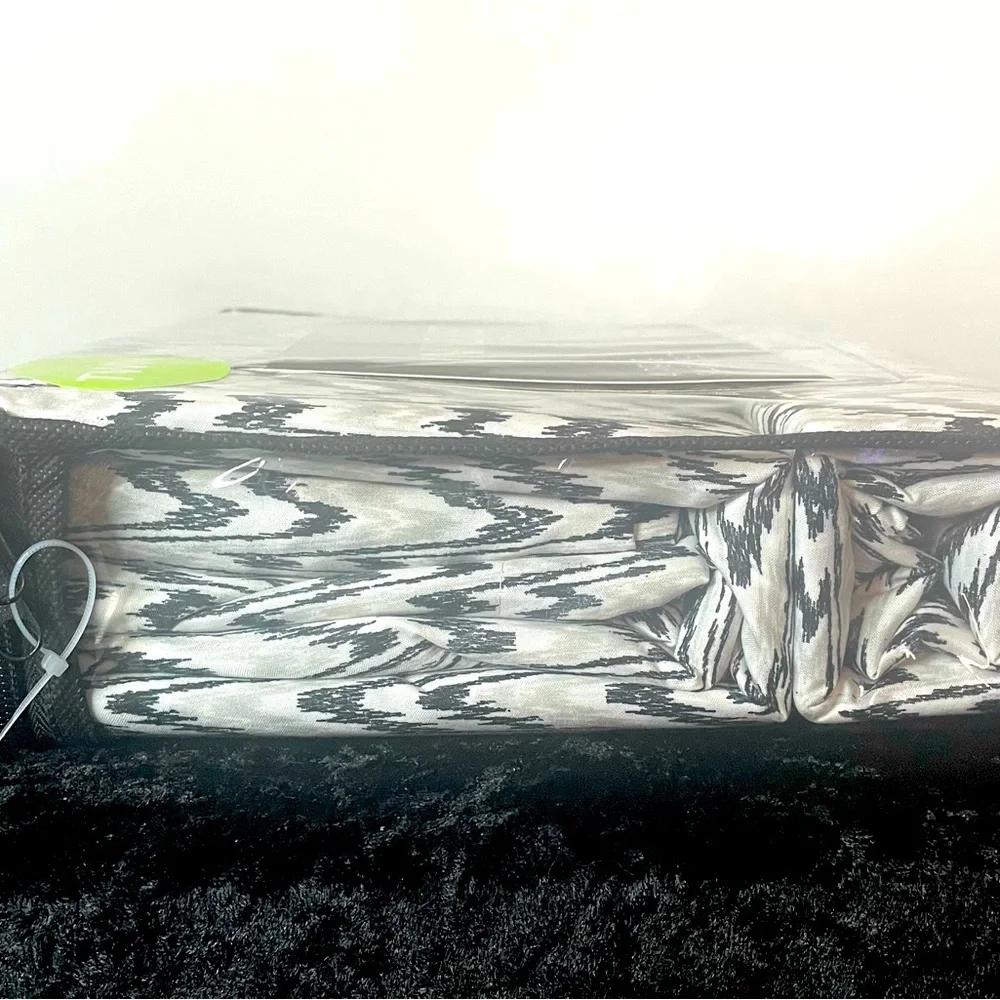 NINE WEST 4-pc Twin Sheet Set Black / White Electricy Waves Look NEW NIP